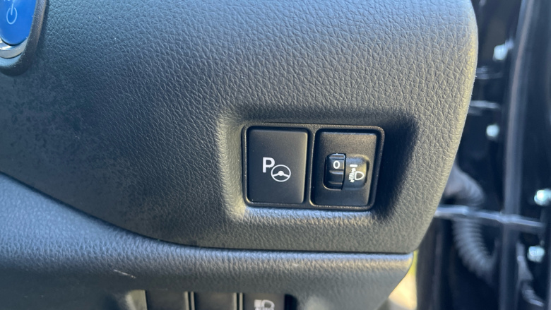 Toyota C-HR 1.8 Hybrid Design 5dr CVT Hybrid Hatchback